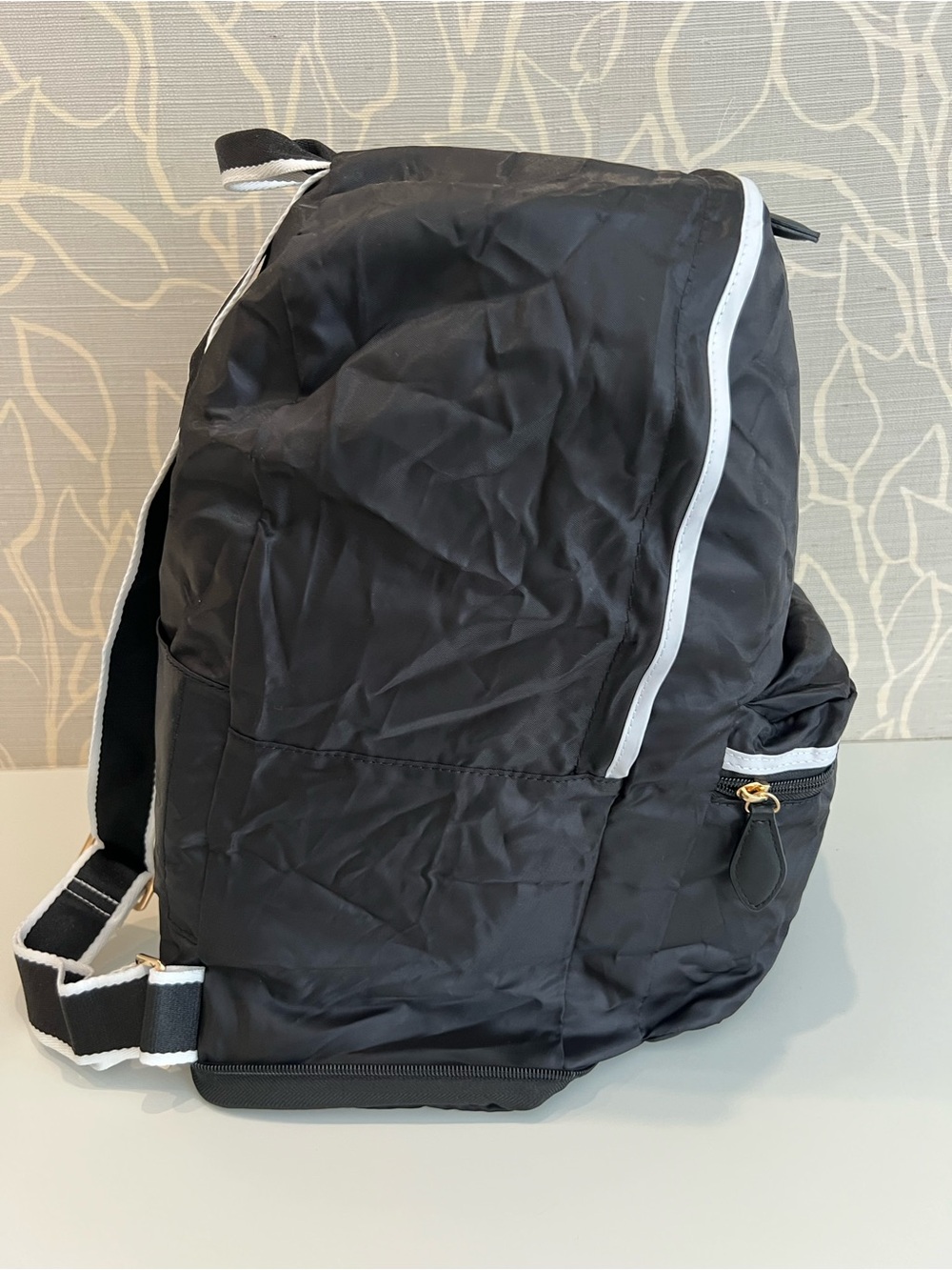 NWT Paravel Fold-Up Backpack - Picture 5 of 7